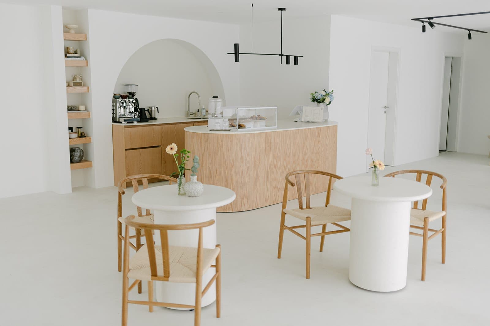 Cafe Amour / Studio Nest