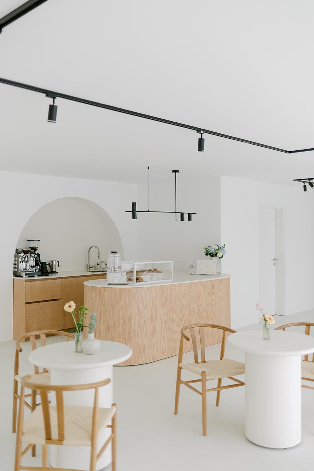 Cafe Amour / Studio Nest 18