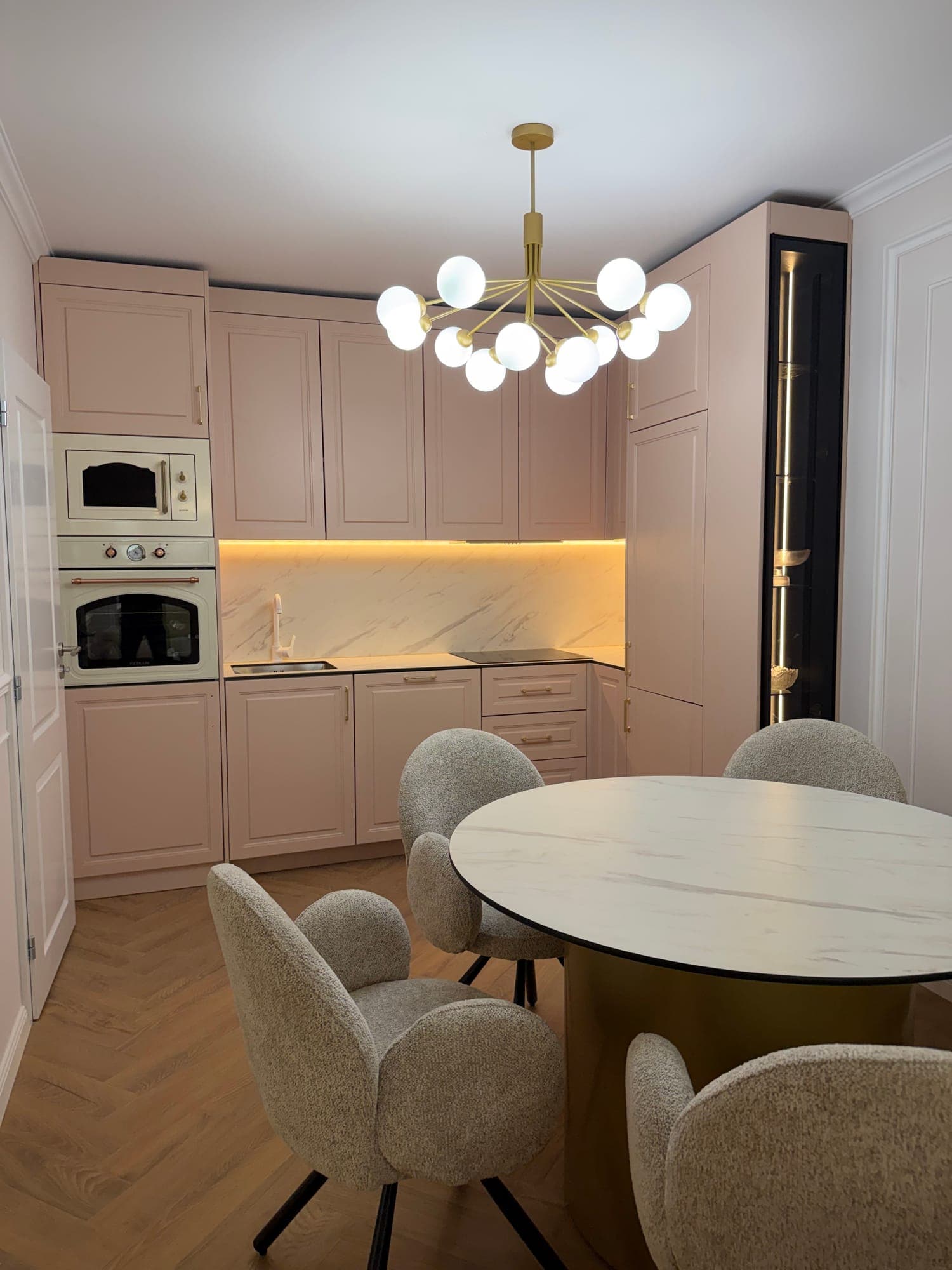 L.H. Residence 8
